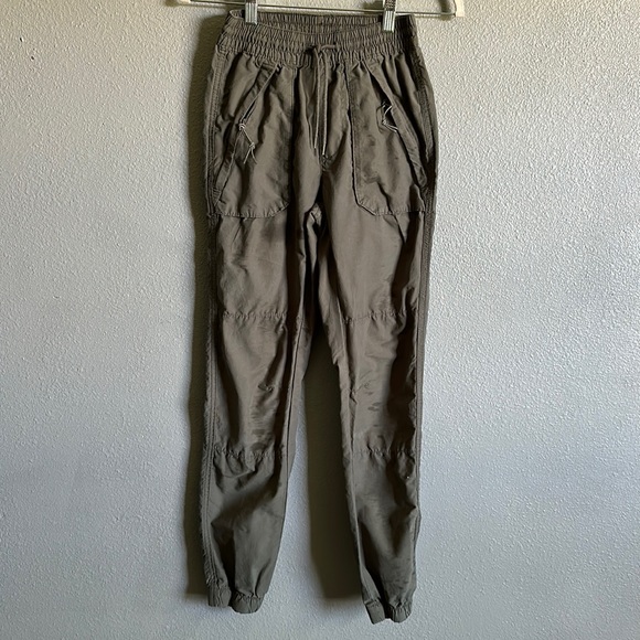 No Boundaries Pants size XS Olive Color - Picture 1 of 3